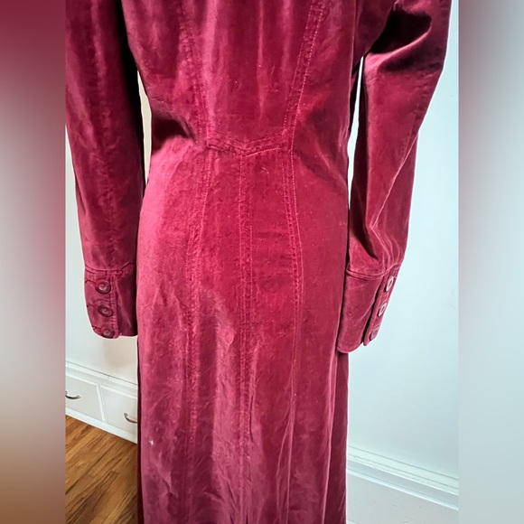 Beautiful Velvet Double Breasted Coat - Picture 5 of 6